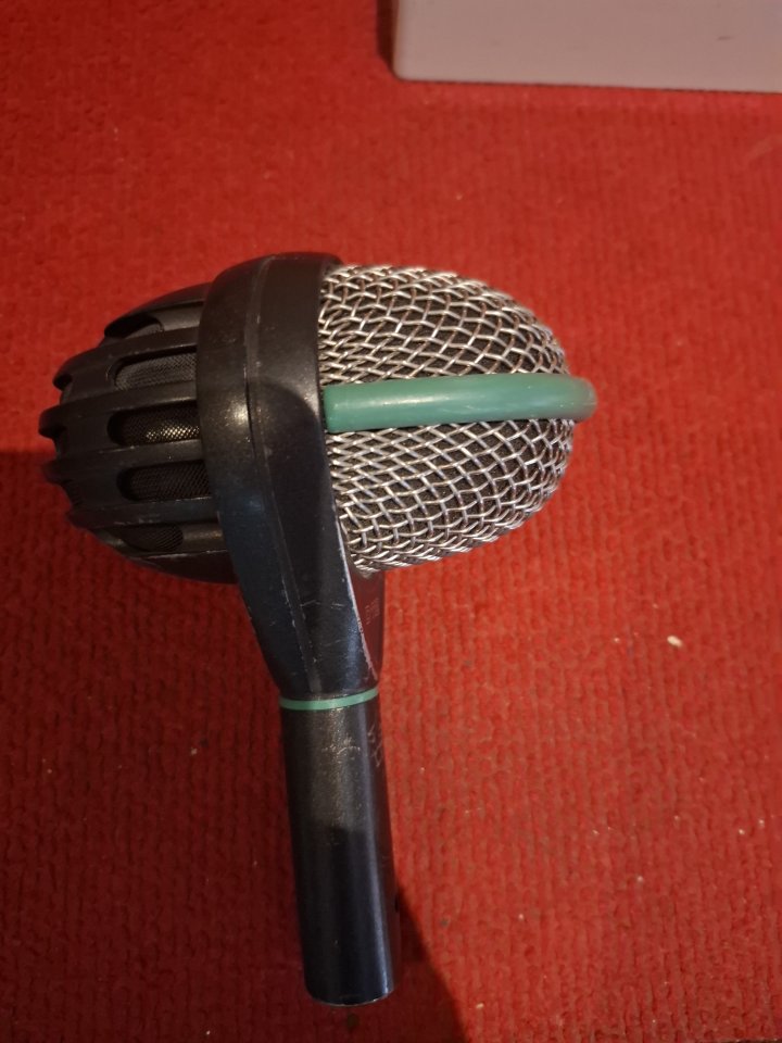 Micro Akg D112