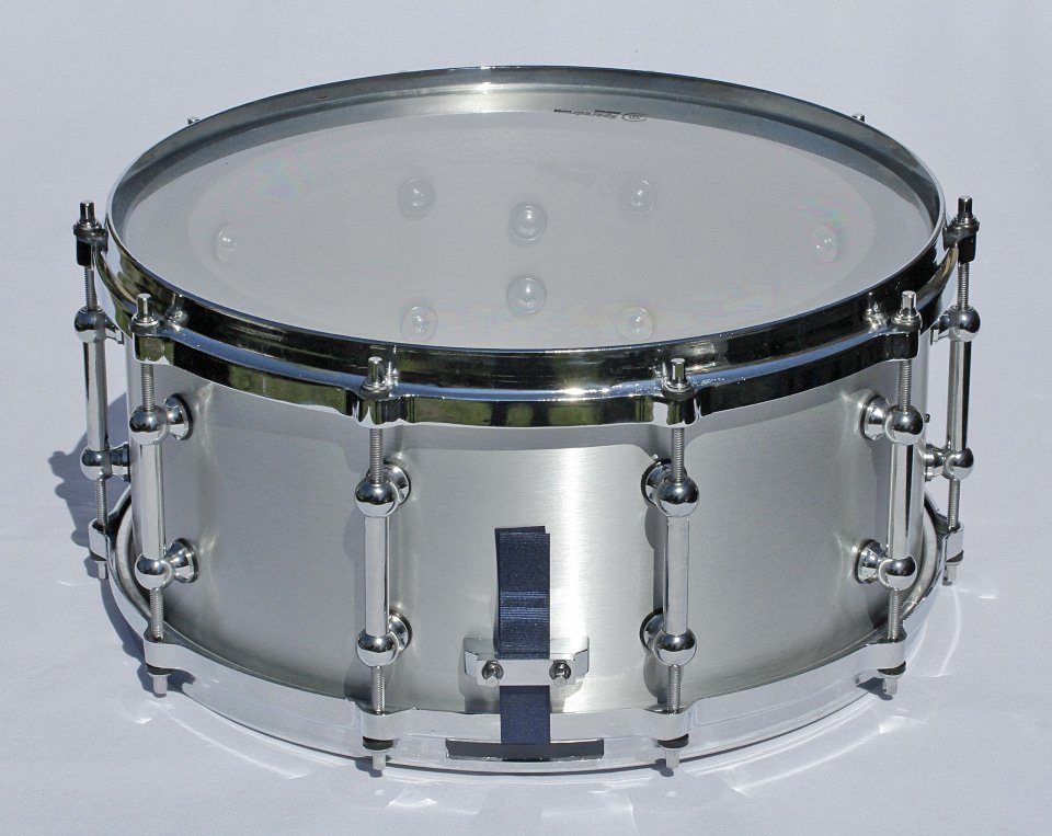 Caja de 14"x6,5" con casco y aros de aluminio de segunda mano · Foto 7 de 10 · Segovia · 200 €