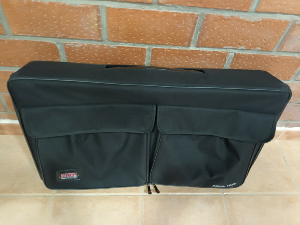Pedalboard con funda Gator