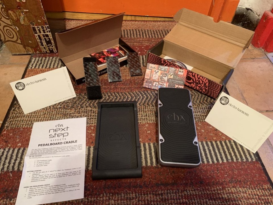 Pack EHX: Electro Harmonix Next Step Vol + cradle