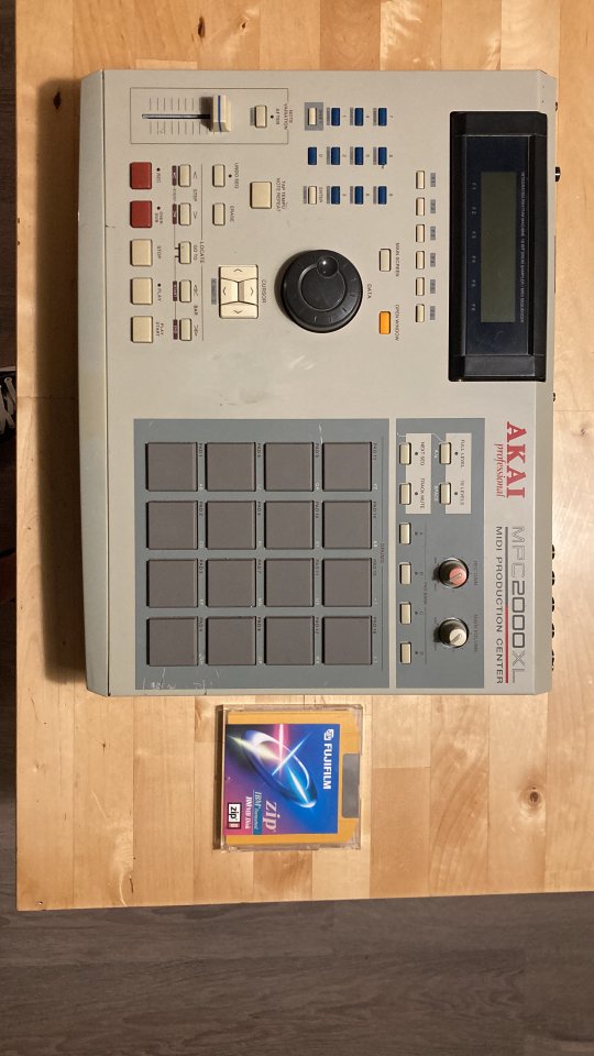 AKAI MPC 2000XL
