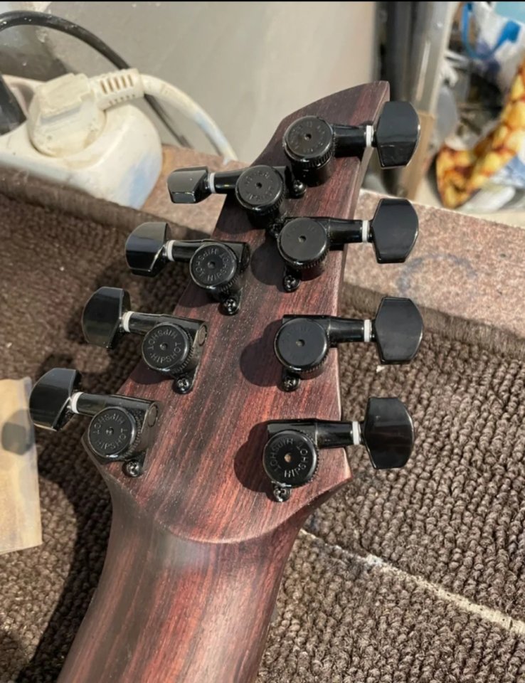 Mora Guitars 8 cuerdas