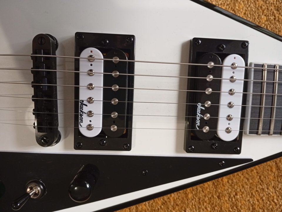 Jackson JS32T Rhoads AH WH + Funda Ortolá