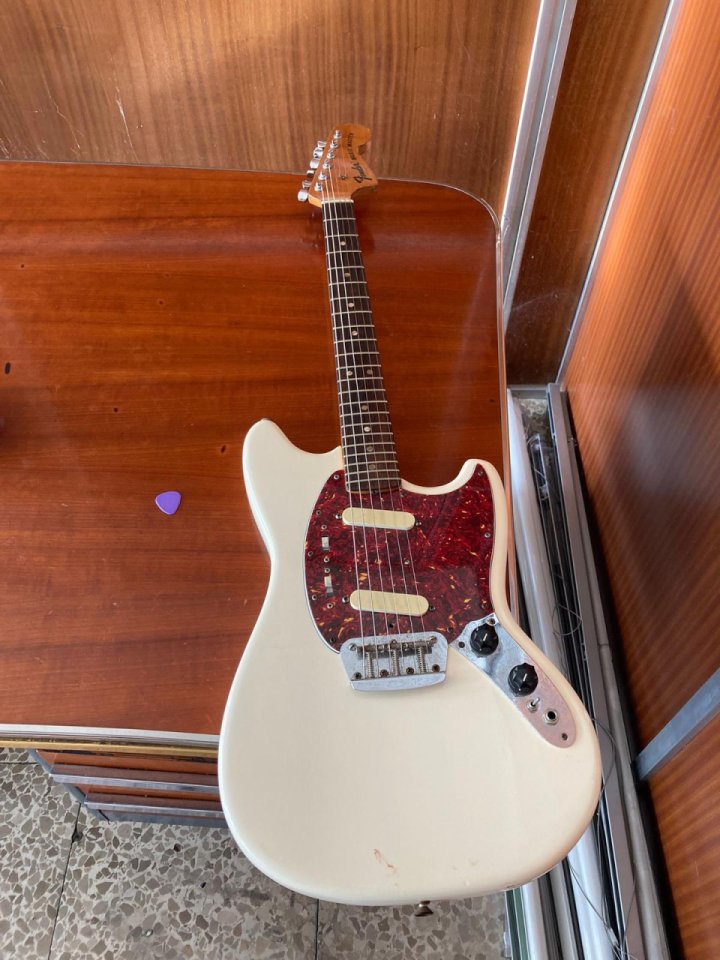 Fender Mustang USA - Musicmaster modificada 1973