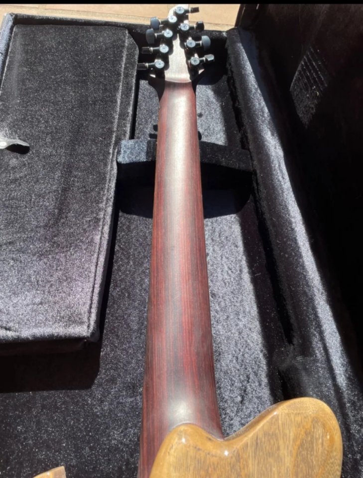 Mora Guitars 8 cuerdas