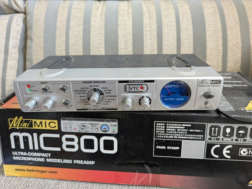 Pre amp Mic800 Behringer