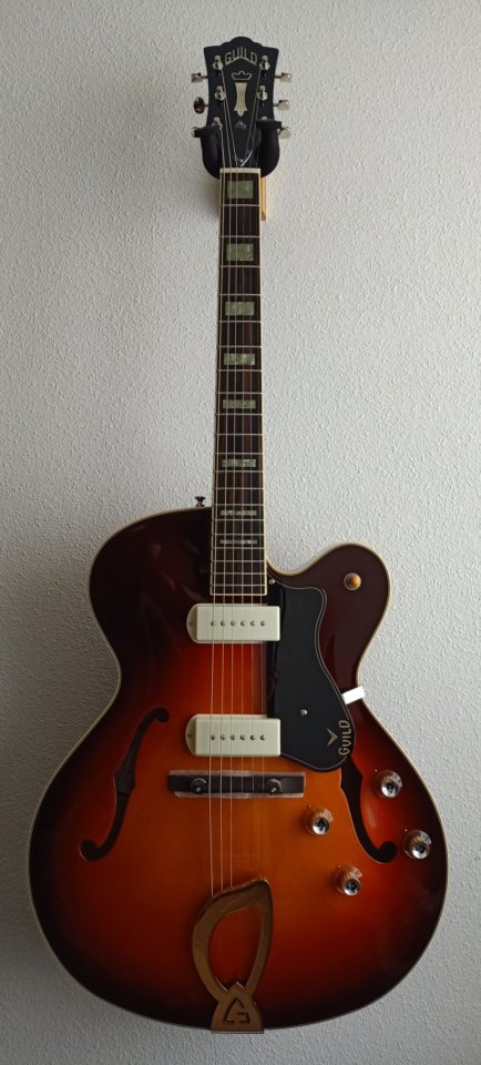 Guitarra electrica Guild Manhattan x-175