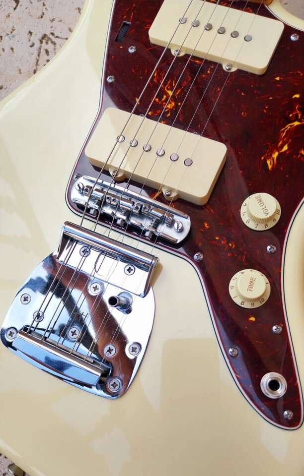 Squier J Mascis 2017 CAMBIO