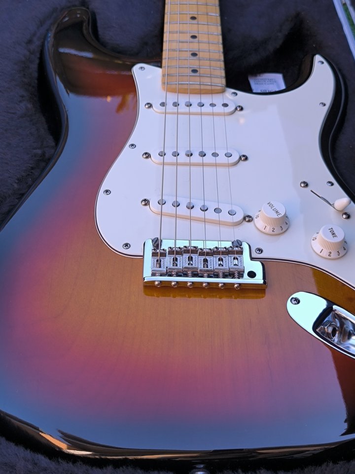 Fender Stratocaster American Standard de segunda mano · Foto 2 de 6 · Madrid · 1100 €