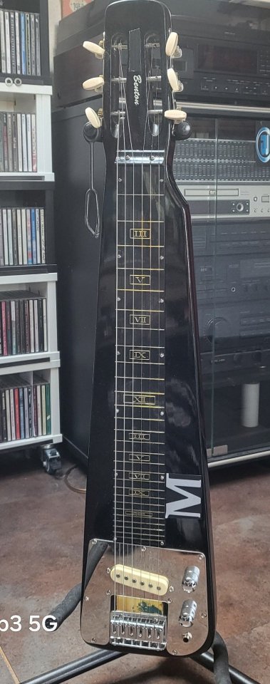 Guitarra lap steel de segunda mano · Foto 1 de 2 · Guadalajara · 60 €
