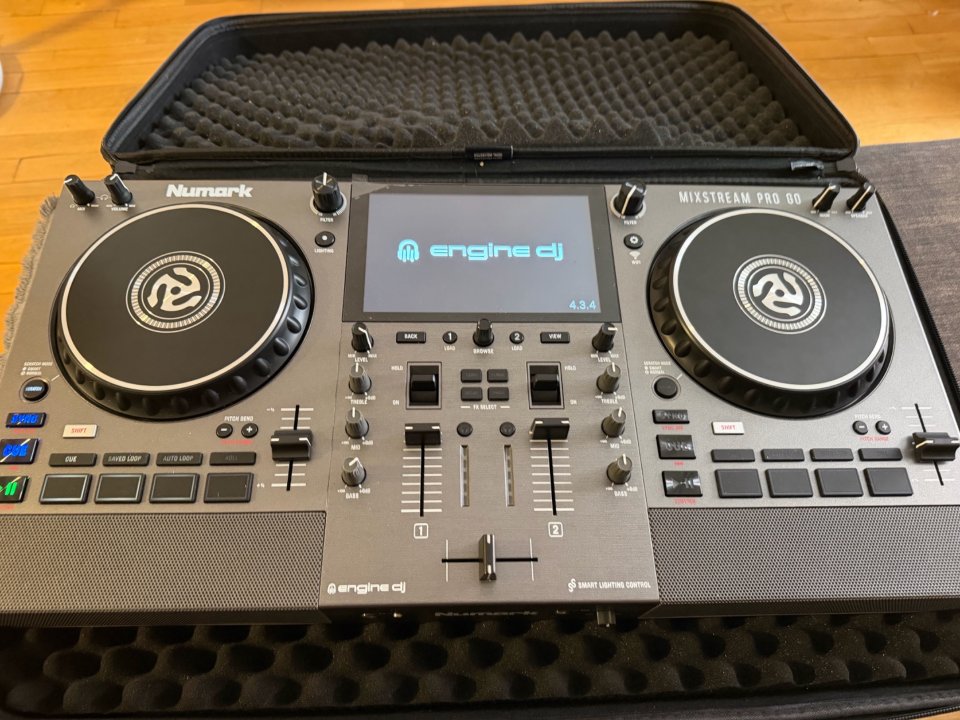 Numark Mixstream Pro Go de segunda mano · Foto 4 de 5 · Madrid · 650 €