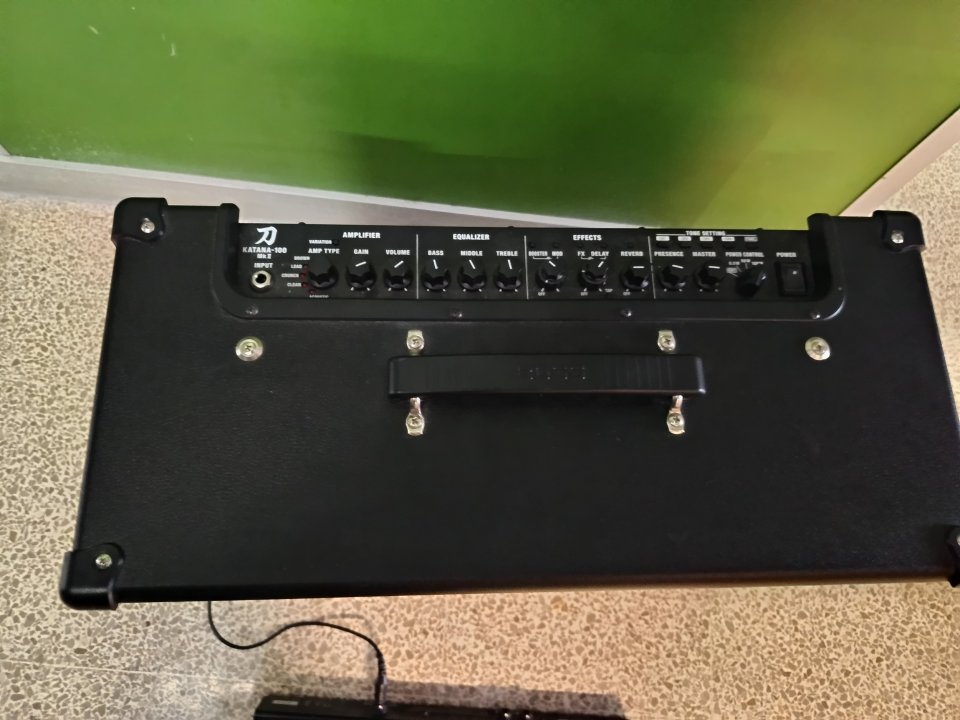 REBAJA TEMPORAL! BOSS KATANA 100 MKII + Footswitch BOSS GA FC de segunda mano · Foto 4 de 5 · Barcelona · 240 €