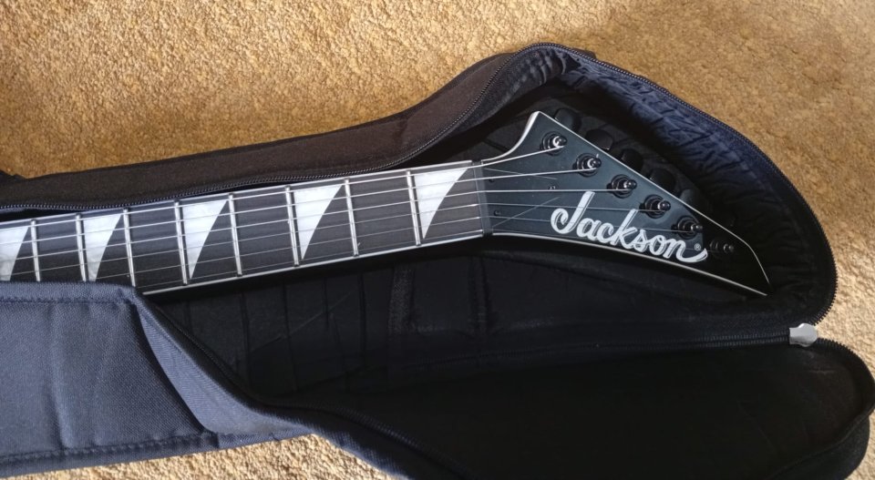 Jackson JS32T Rhoads AH WH + Funda Ortolá