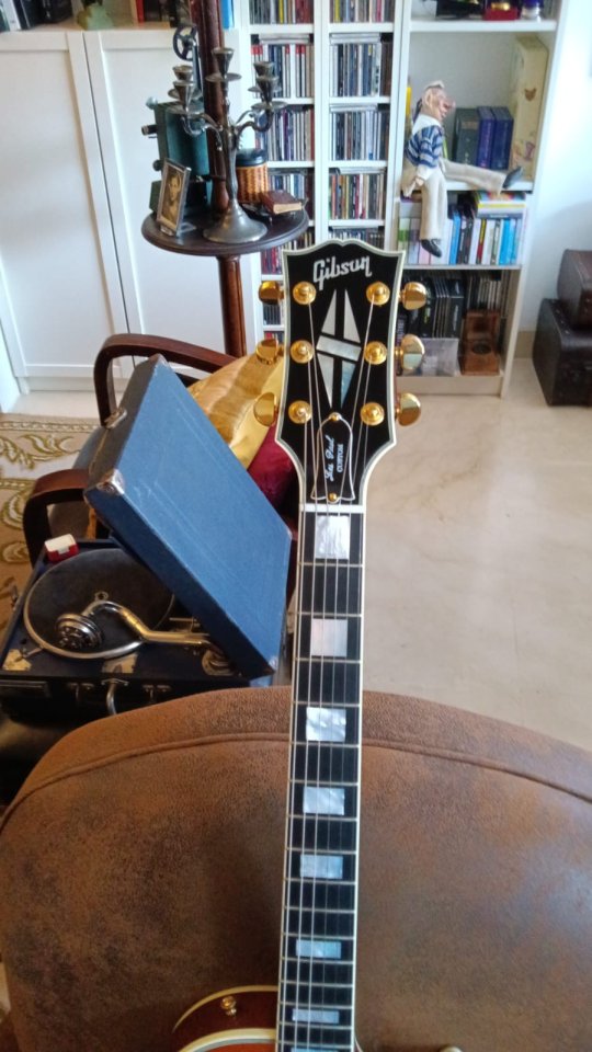 Gibson Custom Shop Limited Run Les Paul Florentine Orange Sparkle (2014) de segunda mano · Foto 2 de 5 · Zaragoza