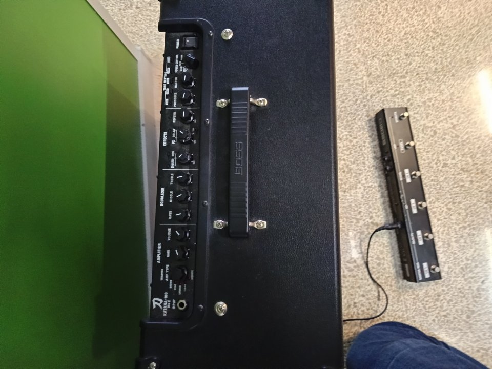 REBAJA TEMPORAL! BOSS KATANA 100 MKII + Footswitch BOSS GA FC de segunda mano · Foto 5 de 5 · Barcelona · 240 €