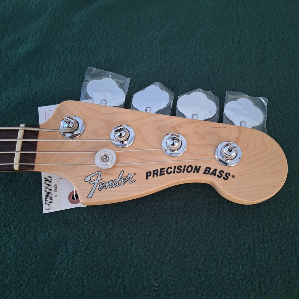 Fender Precision Bass American Performer RW 3-Tone Sunburst de segunda mano · Foto 2 de 10 · Sevilla · 1275 €