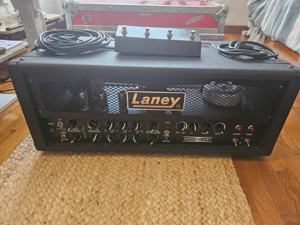 Amplificador Laney ironheart con pedal
