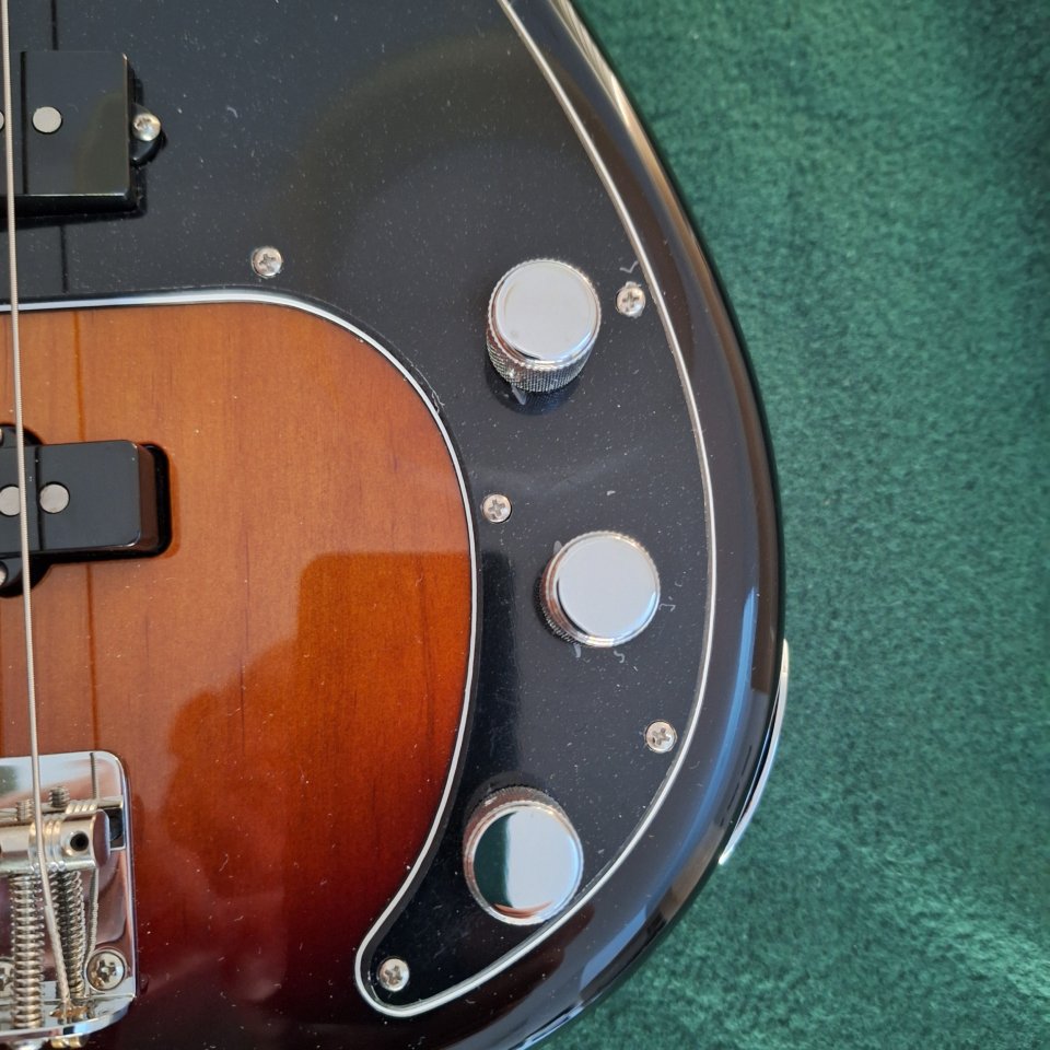 Fender Precision Bass American Performer RW 3-Tone Sunburst de segunda mano · Foto 3 de 10 · Sevilla · 1275 €