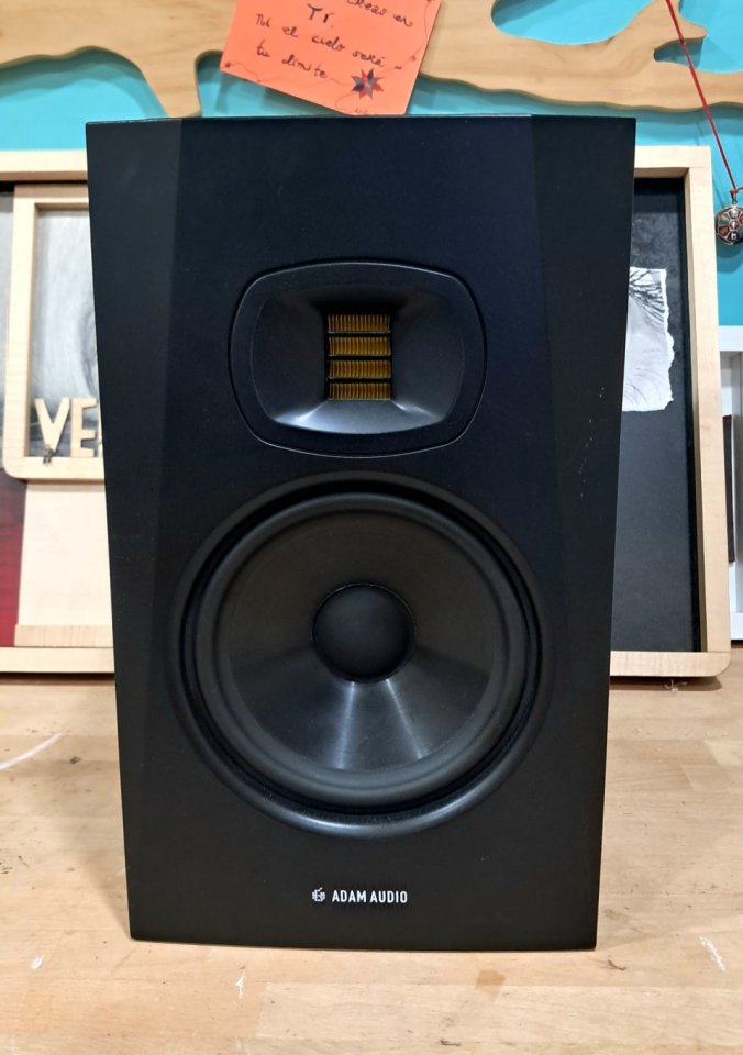 Monitor Adam Audio T7V de segunda mano · Foto 1 de 5 · Málaga · 150 €