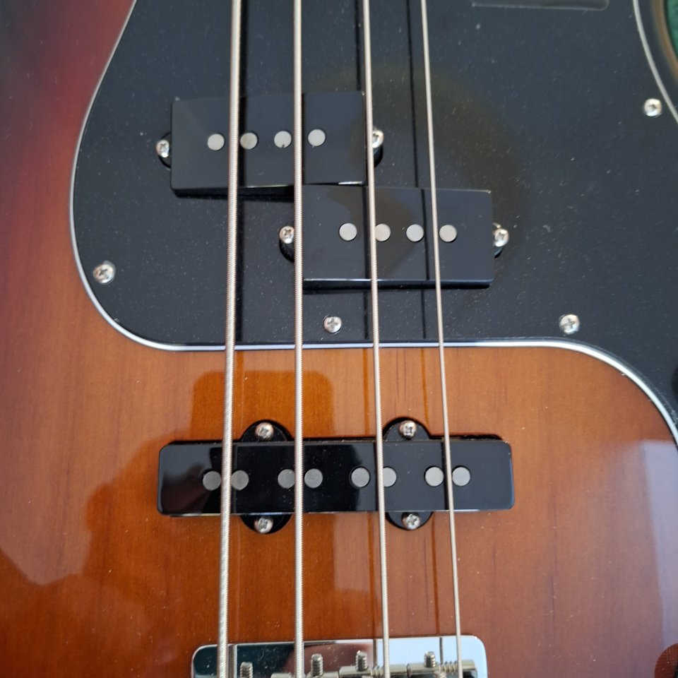 Fender Precision Bass American Performer RW 3-Tone Sunburst de segunda mano · Foto 4 de 10 · Sevilla · 1275 €