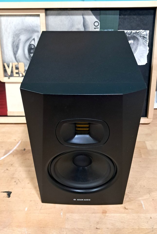 Monitor Adam Audio T7V de segunda mano · Foto 2 de 5 · Málaga · 150 €