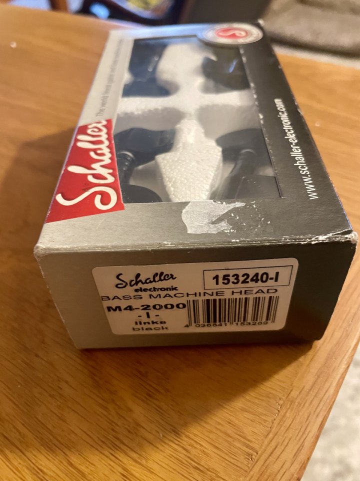 Clavijero bajo Schaller M4-2000 Negro