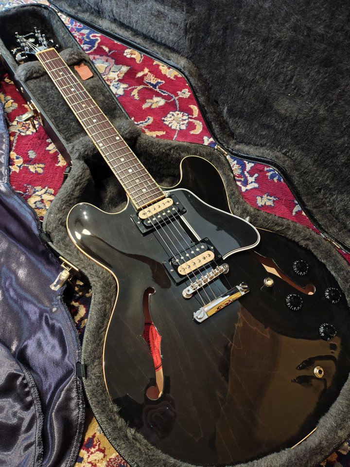 Gibson ES-335- 2011 Edición Especial de segunda mano · Foto 1 de 10 · Granada · 2600 €