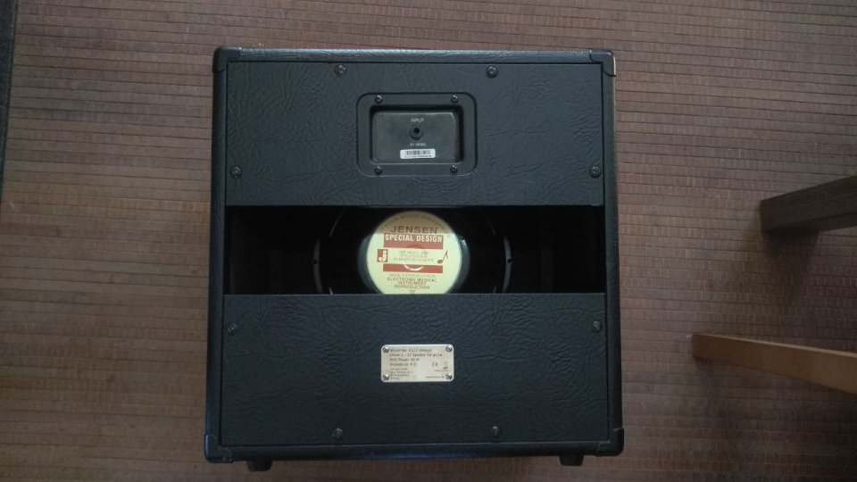 Pantalla Altavoz Guitarra Harley Benton 112 + Jensen de segunda mano · Foto 3 de 9 · Valencia · 100 €