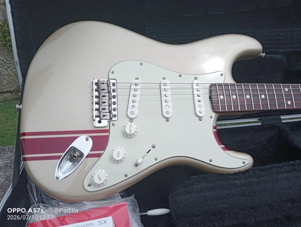 Fender StratocasterJohn Mayer Signature 2005 – Shoreline Gold – Big Dipper de segunda mano · Foto 10 de 10 · A Coruña · 2750 €