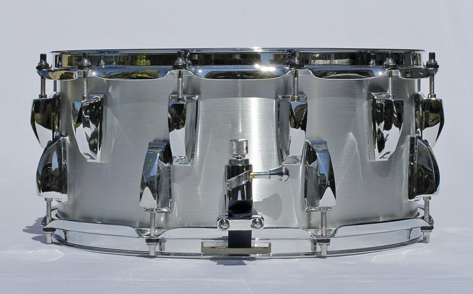 Caja de 14"x6,5" con casco de aluminio y 12+8 divisiones de segunda mano · Foto 3 de 10 · Segovia · 310 €