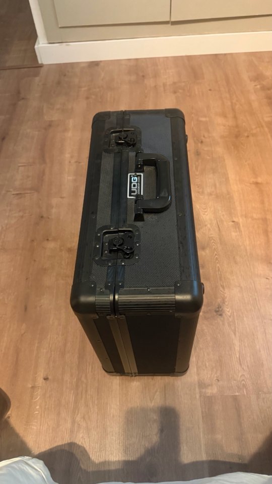 Technics SL1200MK2 + UDG Flightcase multi turntable de segunda mano · Foto 7 de 9 · Cádiz · 900 €