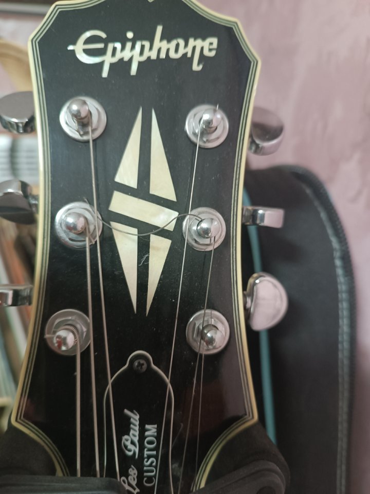 Vendo buena guitarra de segunda mano · Foto 2 de 4 · Tarragona · 325 €
