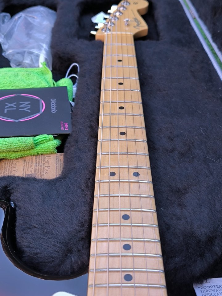Fender Stratocaster American Standard de segunda mano · Foto 3 de 6 · Madrid · 1100 €