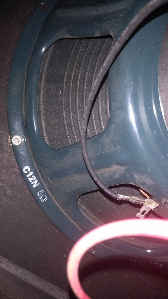 Pantalla Altavoz Guitarra Harley Benton 112 + Jensen de segunda mano · Foto 4 de 9 · Valencia · 100 €