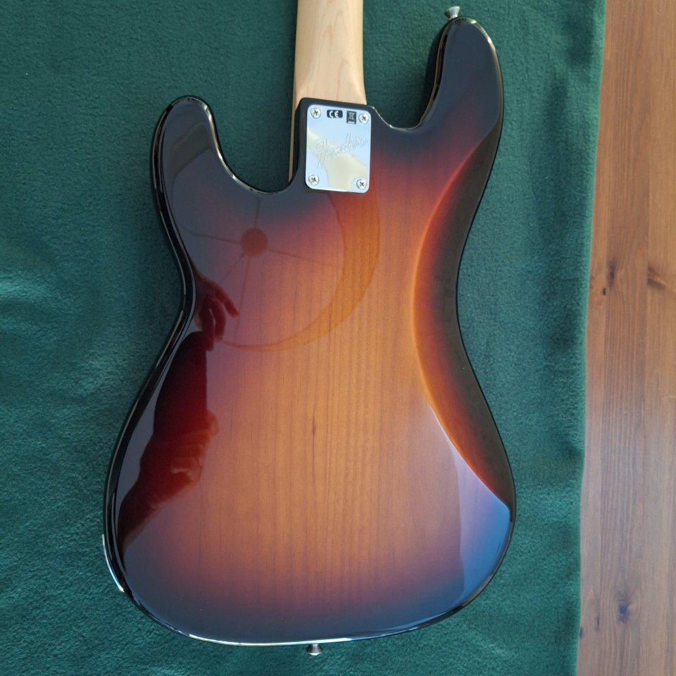 Fender Precision Bass American Performer RW 3-Tone Sunburst de segunda mano · Foto 9 de 10 · Sevilla · 1275 €