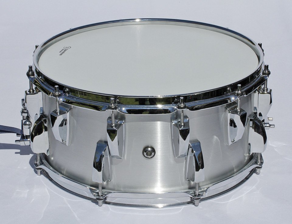 Caja de 14"x6,5" con casco de aluminio y 12+8 divisiones de segunda mano · Foto 5 de 10 · Segovia · 310 €