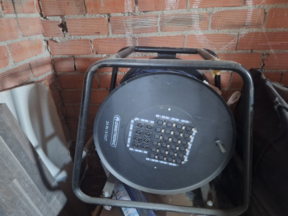 Mangurra escenario 30 metros, 24 envíos 8 retornos de segunda mano · Foto 1 de 4 · Lugo · 270 €