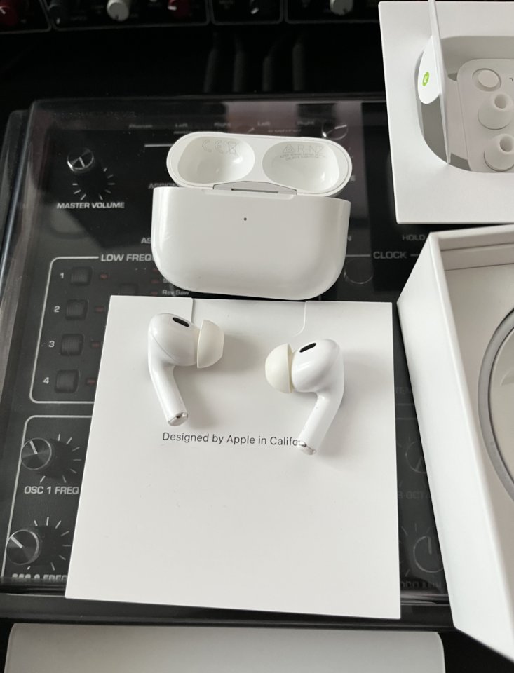 Airpods Pro 2 de segunda mano · Foto 1 de 5 · Madrid · 125 €