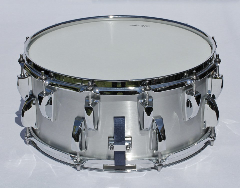Caja de 14"x6,5" con casco de aluminio y 12+8 divisiones de segunda mano · Foto 7 de 10 · Segovia · 310 €