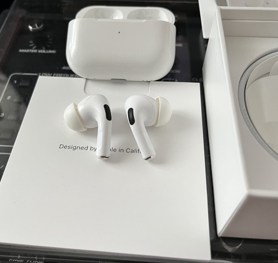 Airpods Pro 2 de segunda mano · Foto 2 de 5 · Madrid · 125 €