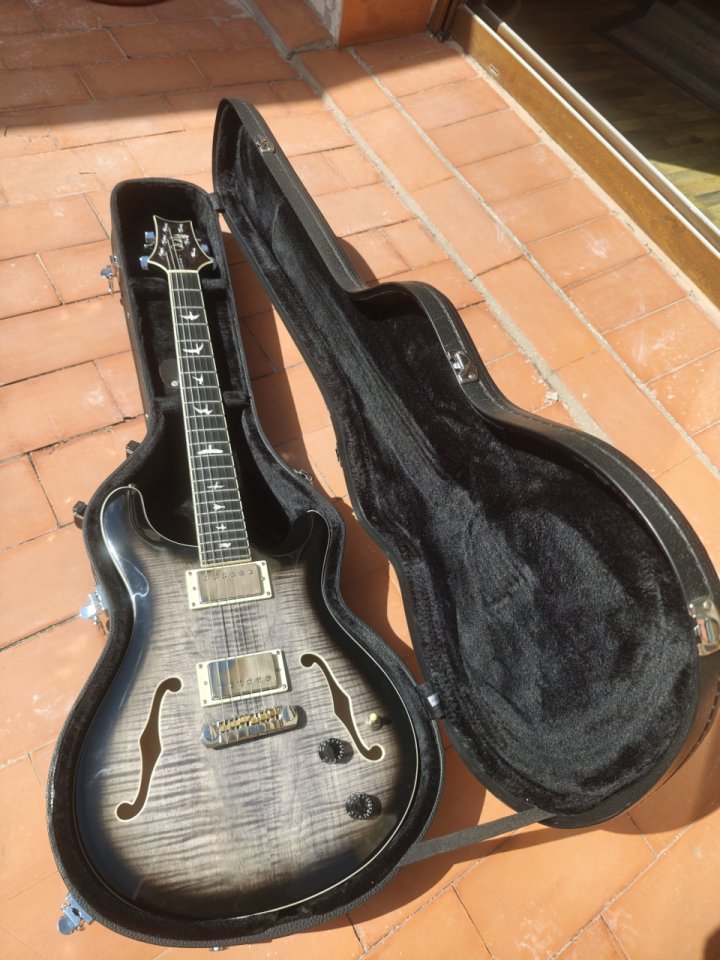 PRS SE Hollowbody Charcoal Burst + Estuche de segunda mano · Foto 1 de 9 · Alicante · 740 €