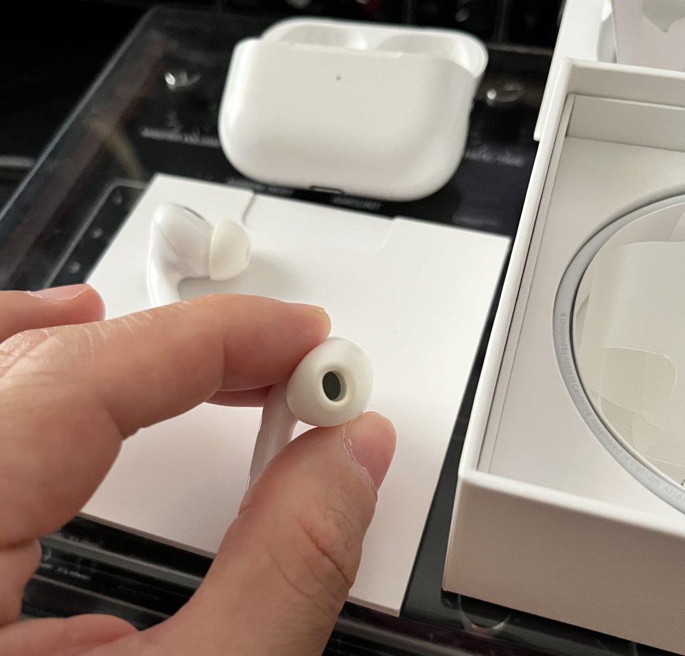 Airpods Pro 2 de segunda mano · Foto 3 de 5 · Madrid · 125 €