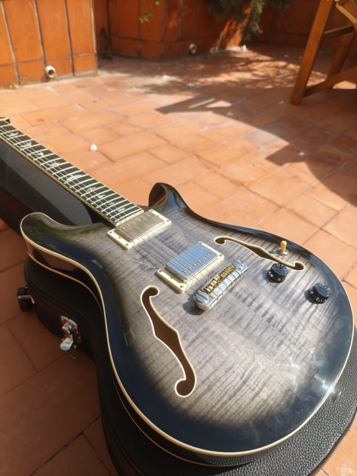 PRS SE Hollowbody Charcoal Burst + Estuche de segunda mano · Foto 3 de 9 · Alicante · 740 €
