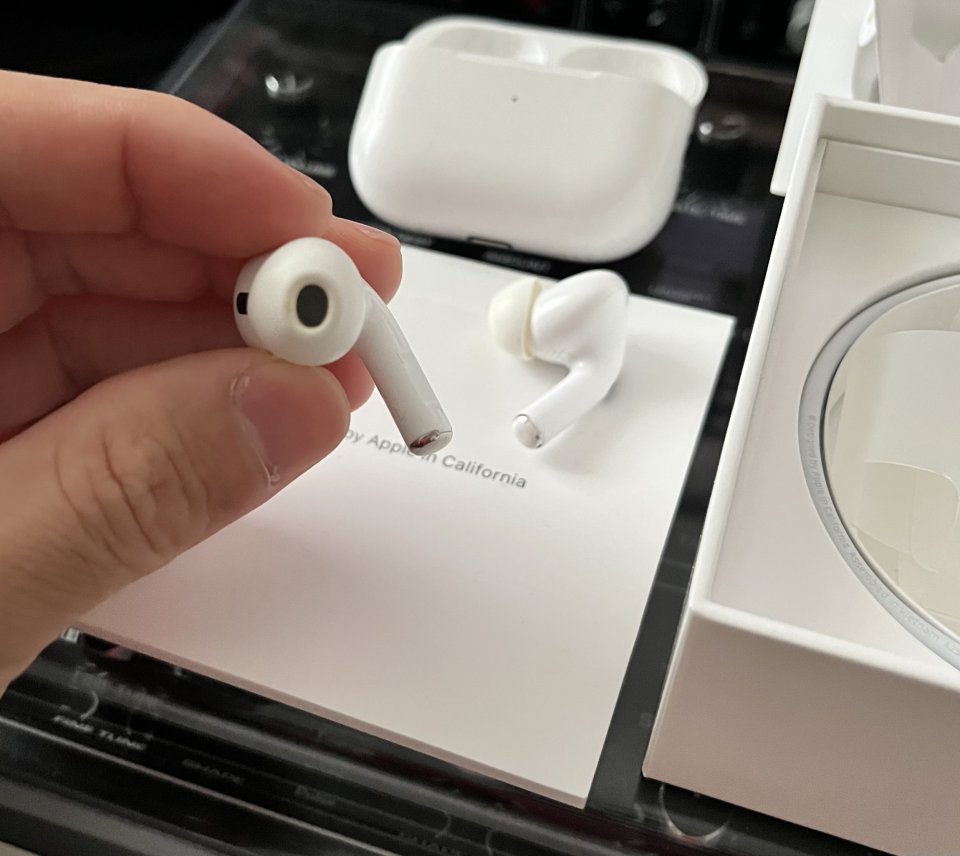Airpods Pro 2 de segunda mano · Foto 4 de 5 · Madrid · 125 €