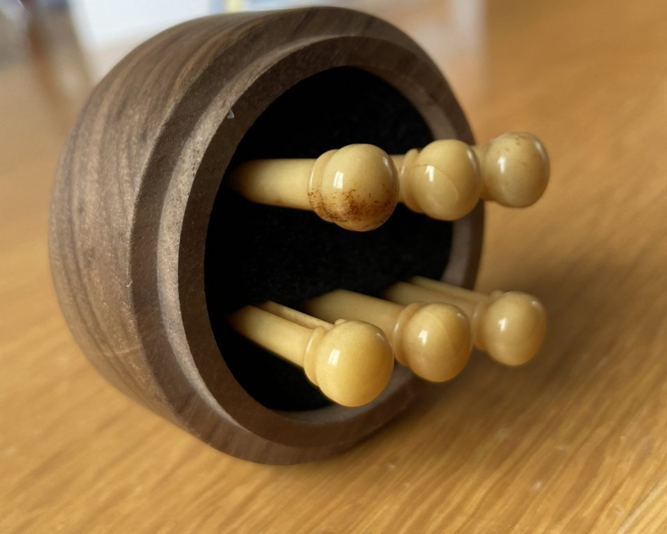 Pins de guitarra folk de hueso de camello envejecido de segunda mano · Foto 6 de 8 · Badajoz · 20 €
