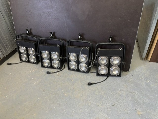 Cegadoras 4 lamparas Showtec con dimmer de segunda mano · Foto 1 de 6 · Murcia · 90 €