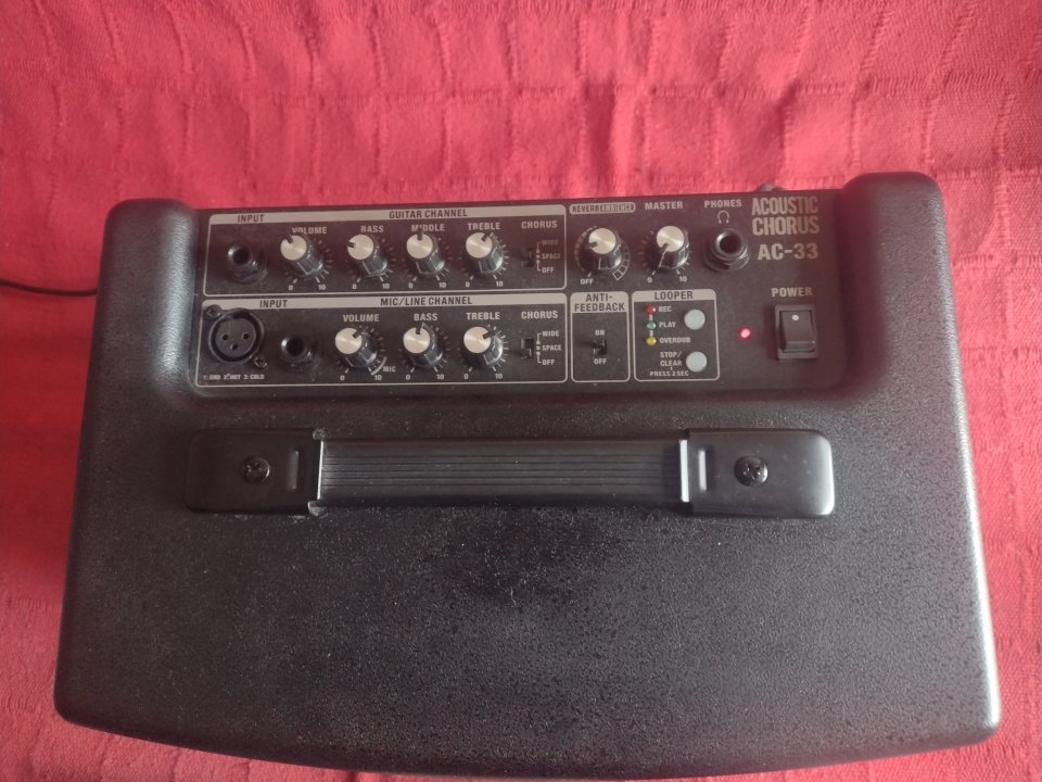 Roland AC 33
