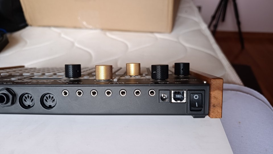 Synthstrom Deluge impoluto de segunda mano · Foto 4 de 4 · Ourense · 900 €