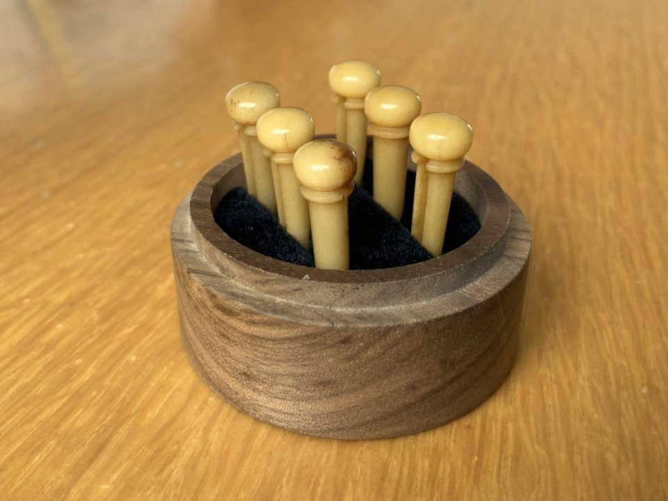 Pins de guitarra folk de hueso de camello envejecido de segunda mano · Foto 7 de 8 · Badajoz · 20 €