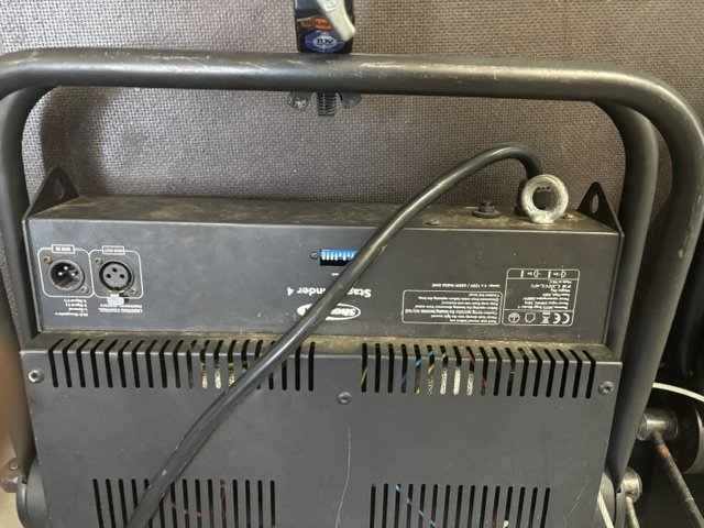 Cegadoras 4 lamparas Showtec con dimmer de segunda mano · Foto 4 de 6 · Murcia · 90 €